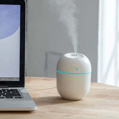 ไฟกลางคืน LED เครื่องปรับความชื้นอากาศด้วยเสียงฉาย ultrasonic พร้อมฟังก์ชัน aromatherapy สําหรับบ้านและรถยนต์