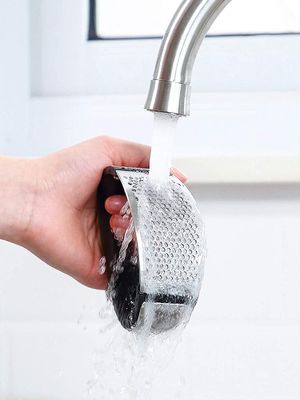 ขายดีที่สุด Hot Garlic Press Peeler มือเหล็กไร้สแตนเลสสําหรับเครื่องมือผลไม้และผัก